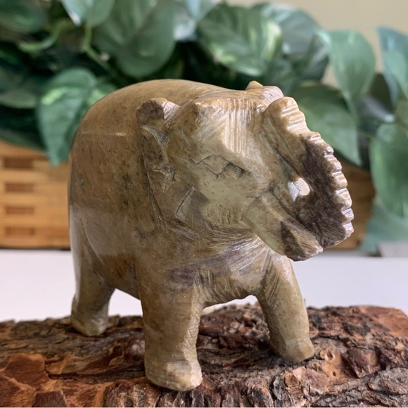 Vintage Soapstone Elephant Figurine Hand Carved Stone Lucky Animal 3.5"x3" 340g - Picture 8 of 13